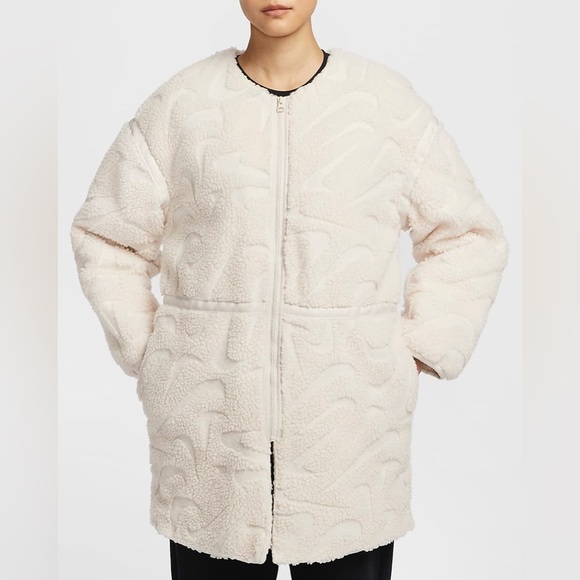 Nike Sportswear
Women's Loose Jacket - Picture 6 of 13